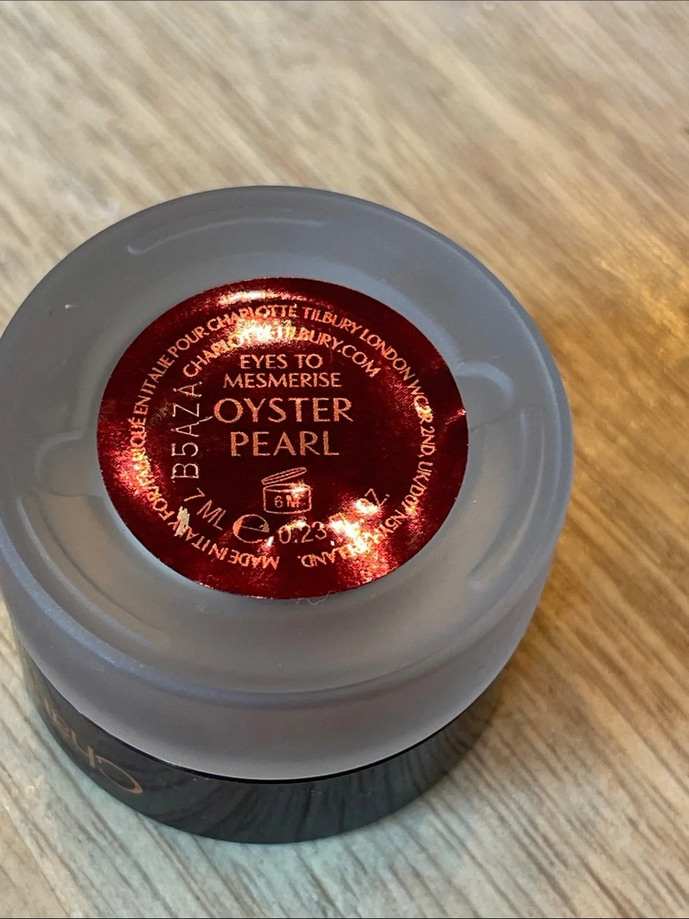 Charlotte Tilbury Cream Eyeshadow in Oyster Pearl